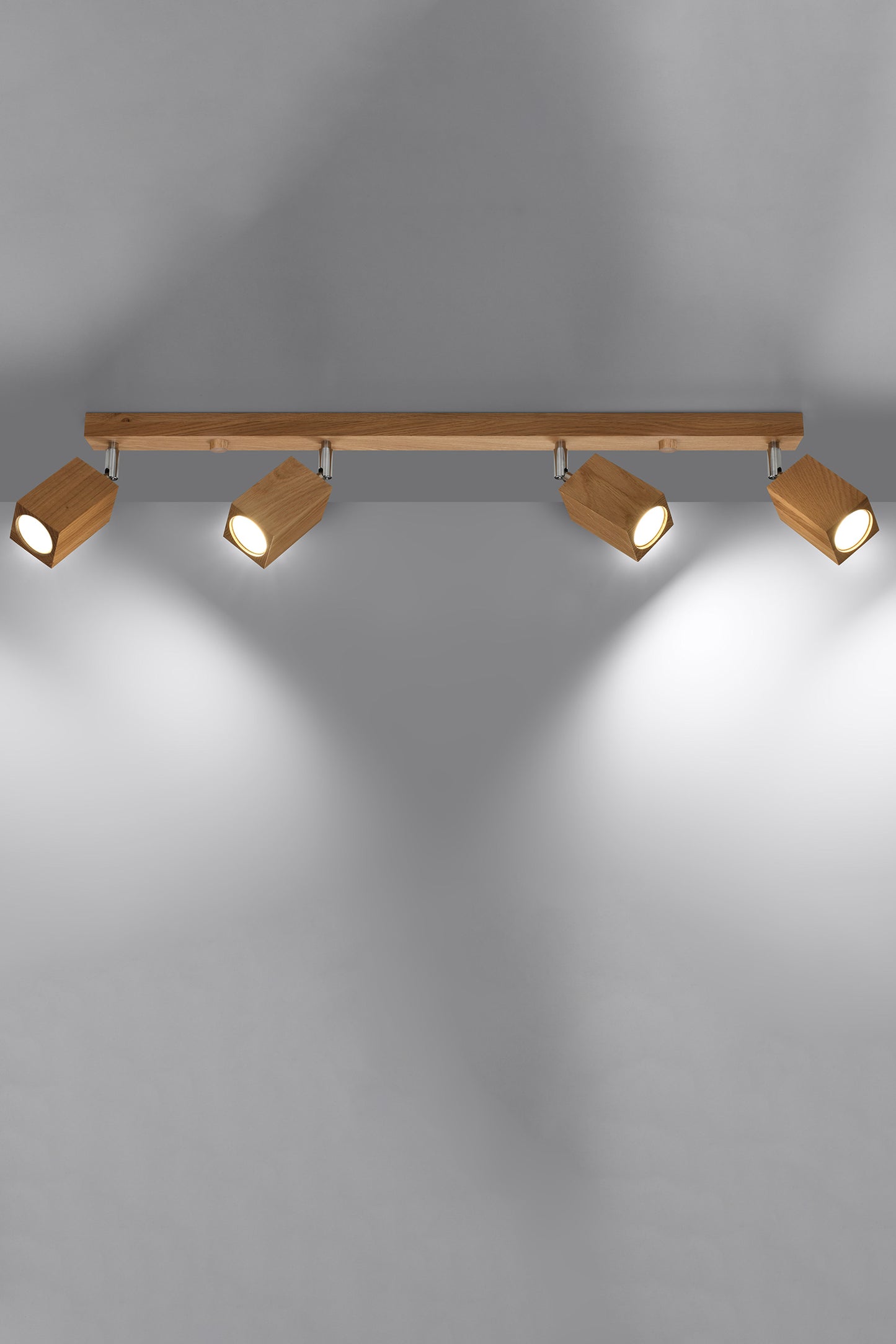 spot-lampa-za-tavan-ot-darvo-keke