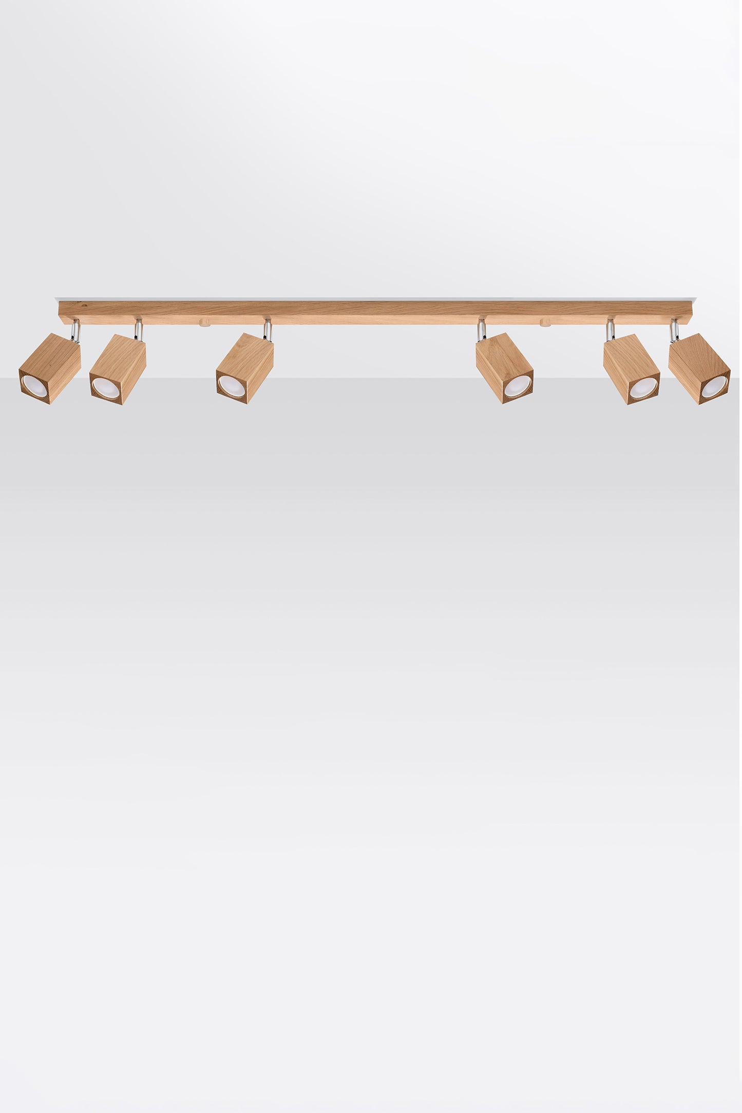 spot-lampa-za-tavan-ot-darvo-keke