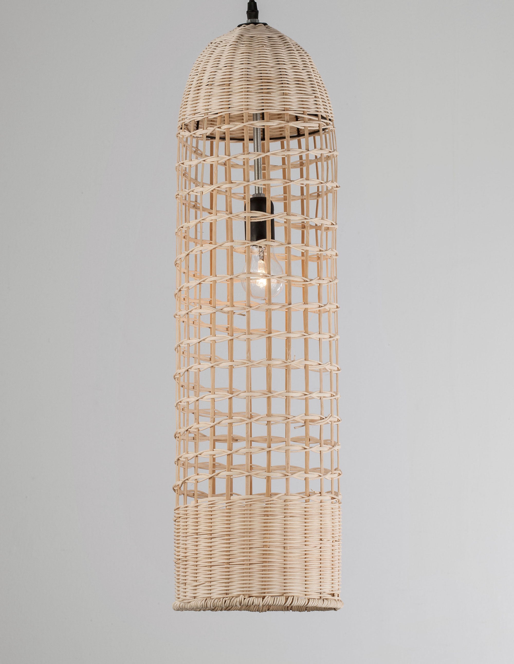 boho-visyashta-lampa-ot-estestven-ratan-mia