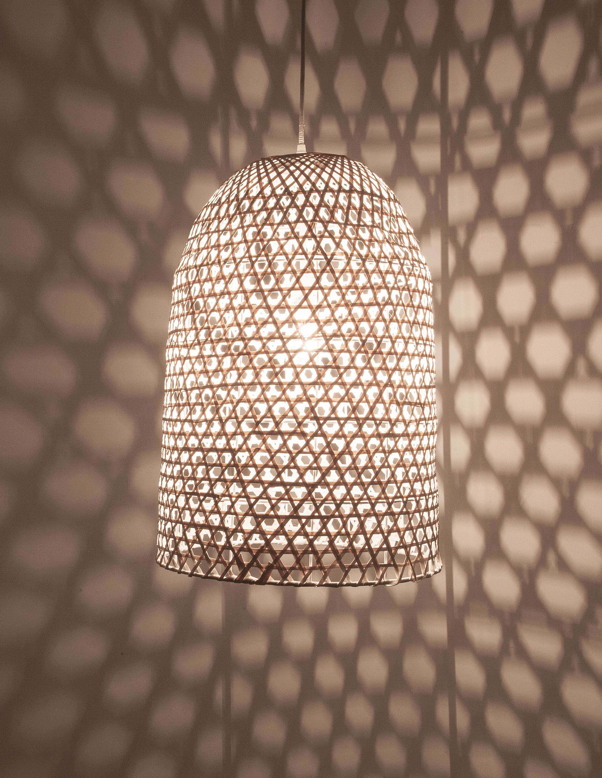 boho-visyashta-lampa-ot-byal-bambuk-aurora