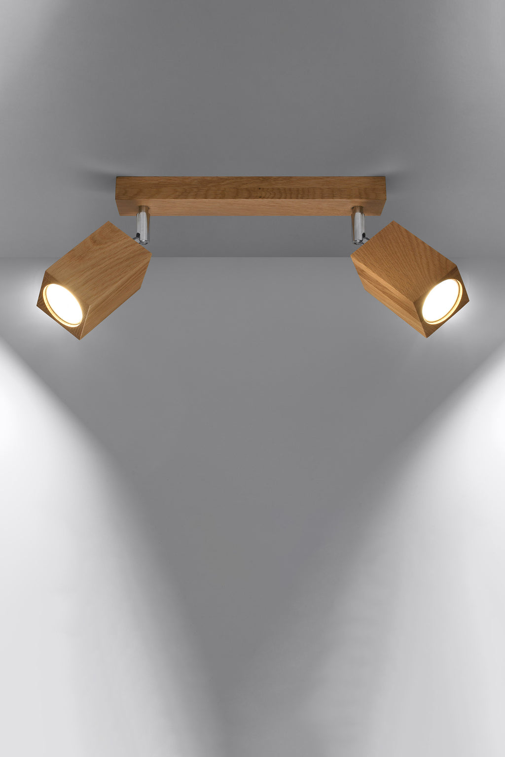 spot-lampa-za-tavan-ot-darvo-keke