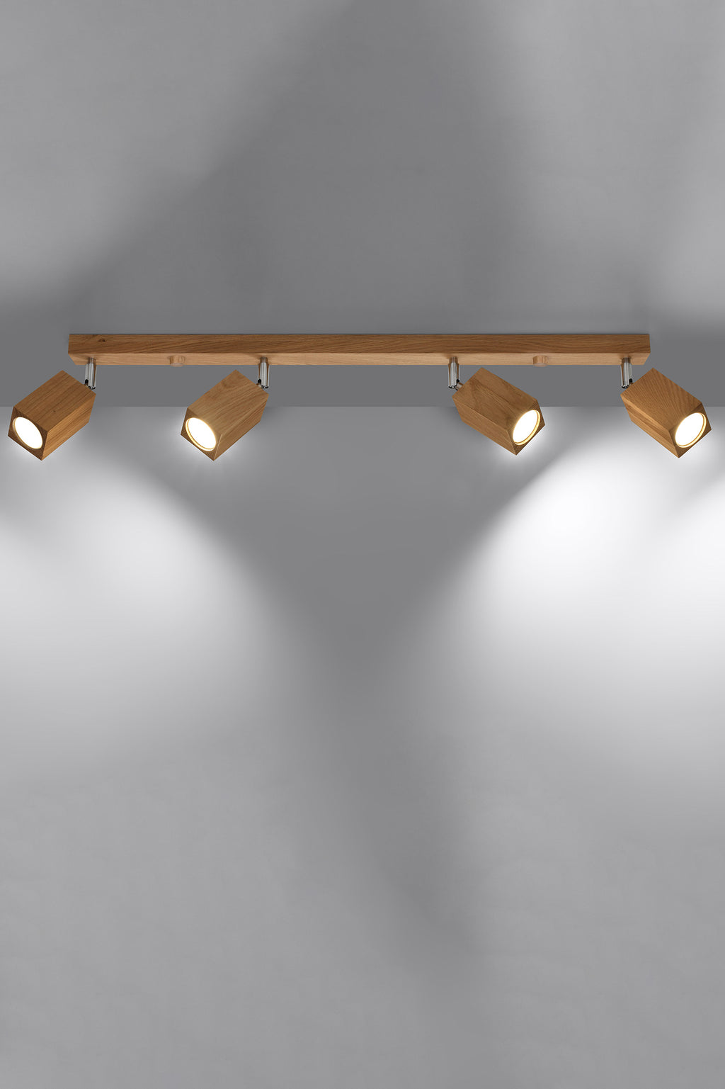 spot-lampa-za-tavan-ot-darvo-keke