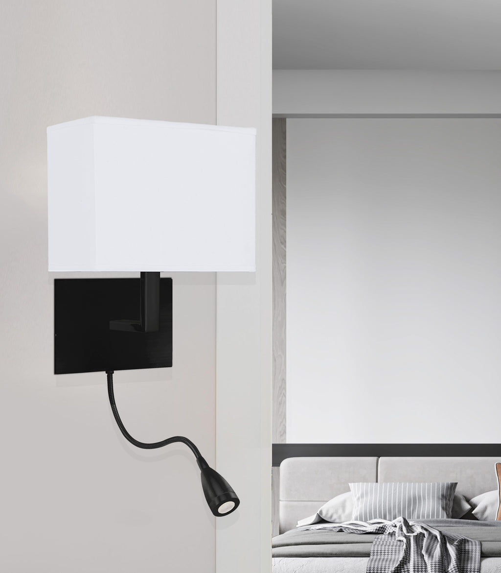 aplik-s-lampa-za-chetene-hotel